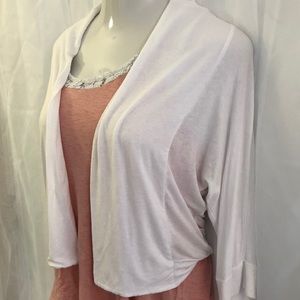 🌸White, lightweight half sleeve cardigan